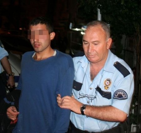 Polise Yakalanmamak İçin Denize Atladı