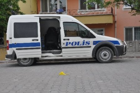 'Polisim' diyerek para istediler polis baskınıyla yakayı ele verdiler