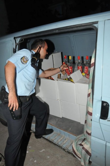 Polisin Dikkati Sahte İçki Deposunu Ortaya Çıkardı