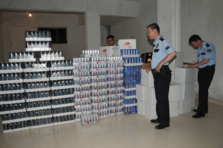 Polisin Dikkati Sahte İçki Deposunu Ortaya Çıkardı