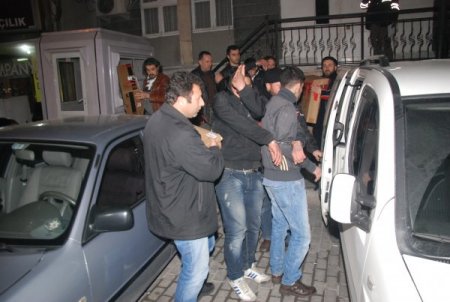 Polisin Facebook'ta Yaptığı Araştırma Okuldan Yapılan Hırsızlığı Ortaya Çıkardı