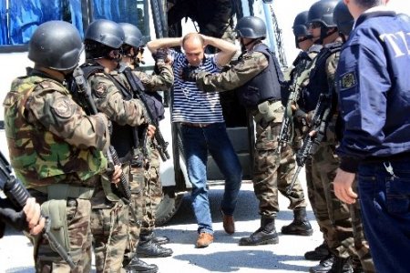 Polisin rehine kurtarma operasyonu, gerçeğini aratmadı