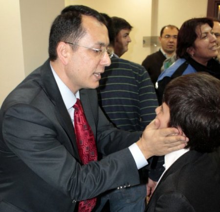 Polisin şefkat eli öğrencilerin üzerinde