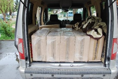 Polisin takip aldığı araçtan 20 bin paket kaçak sigara çıktı
