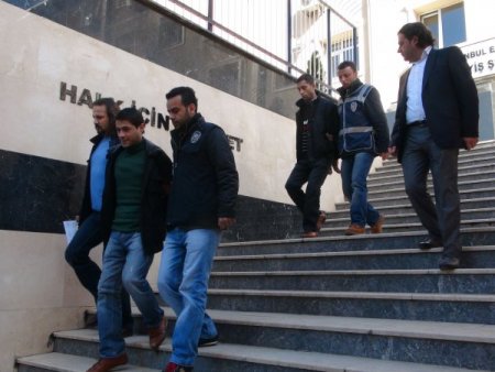 ‘Polisiz’ deyip kadın doktoru iki kere dolandırdılar