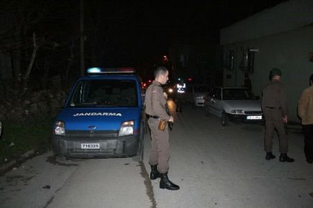 Polisle Çatışmaya Giren İki Şüpheli, Gece Yarısı Görevlilere Teslim Oldu