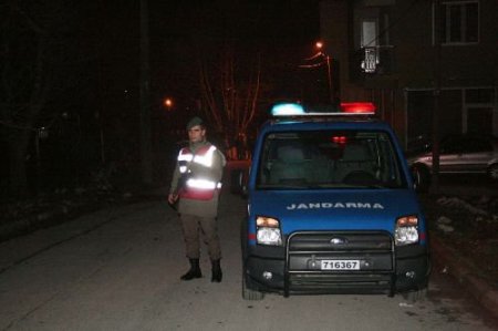 Polisle Çatışmaya Giren İki Şüpheli, Gece Yarısı Görevlilere Teslim Oldu