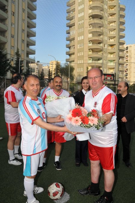 Polisle Gazetecilerin Dostluk Maçı Dostça Bitti