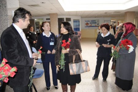 Polisler, Evlenmek İçin Sevgililer Günü’nü Seçen Çiftlere Şahitlik Yaptı