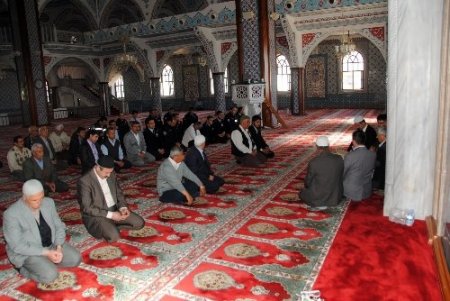 Polisler, şehitler için mevlit okuttu