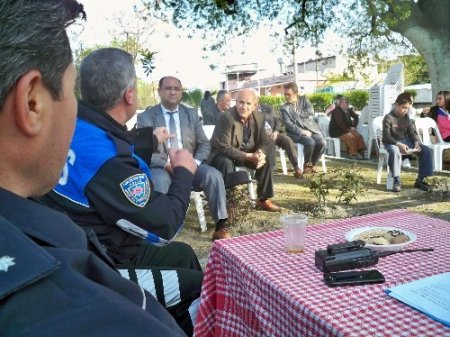 Polisler, toplumun kaynaşması için çalışıyor