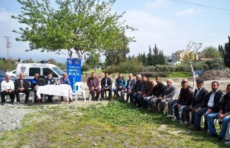 Polisler, toplumun kaynaşması için çalışıyor