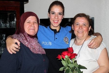Polisler Anneler Günü'nü unutmadı