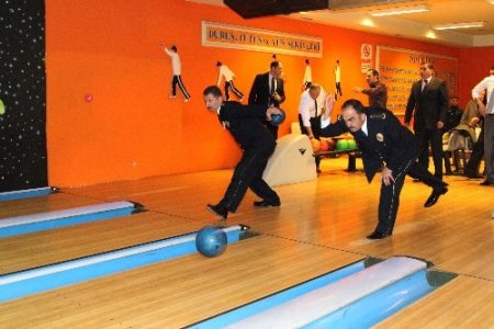Polisler bowling turnuvasında yarıştı