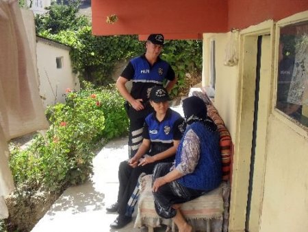Polislerden İhtiyaç Sahibi Ailelere Ramazan Yardımı