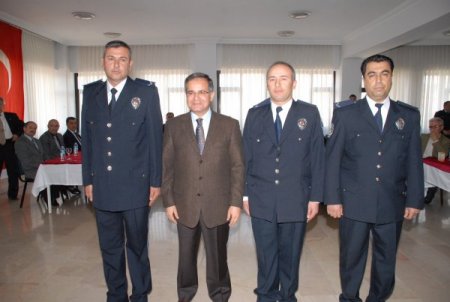 Polislere, ‘baş Polis’ Rütbeleri Törenle Takıldı