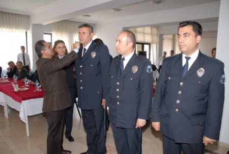 Polislere, ‘baş Polis’ Rütbeleri Törenle Takıldı