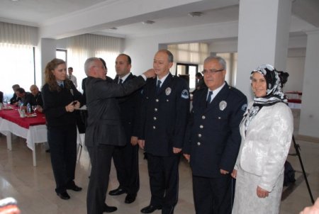 Polislere, ‘baş Polis’ Rütbeleri Törenle Takıldı