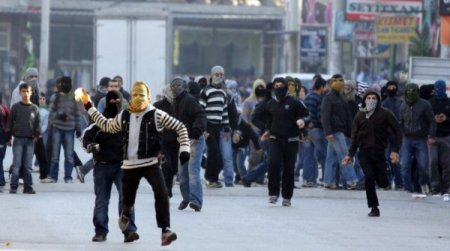 Polisleri molotofla yaralayan zanlıya, 24 yıl hapis cezası