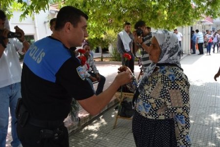 Polisten Anneler Günü etkinliği
