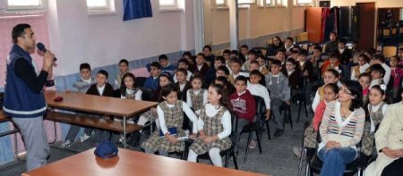 Polisten çocuklara uyarı: Aile bilgilerinizi internette paylaşmayın