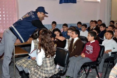 Polisten çocuklara uyarı: Aile bilgilerinizi internette paylaşmayın