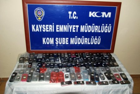 Polisten kaçak cep telefonu operasyonu