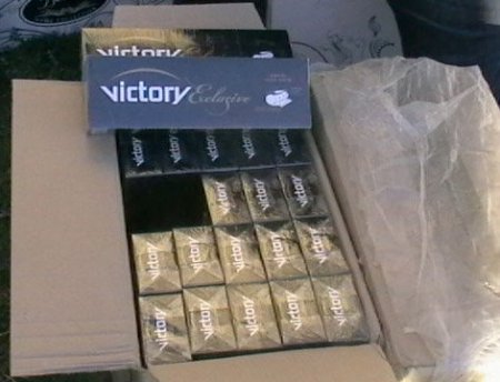 Polisten kaçak cep telefonu operasyonu