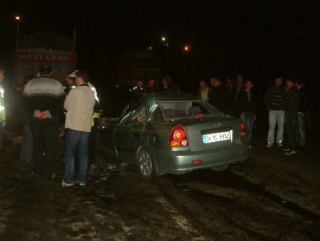 Polisten Kaçan 17 Yaşındaki Sürücü Kamyona Arkadan Çarptığı Kazada Öldü