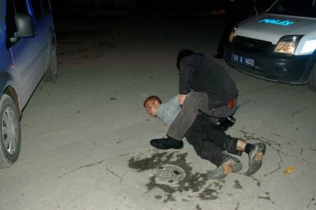 Polisten kaçan aracı, diğer sürücüler yakalattı