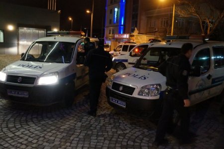 Polisten kaçan şüpheliler kıskıvrak yakalandı (Özel)