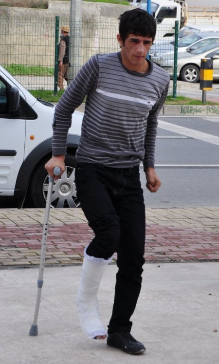 Polisten kaçarken bacağı kırılan hırsızlık zanlısı tutuklandı