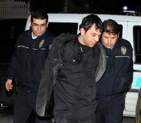 Polisten Kaçarken Polis Aracına Çarptılar