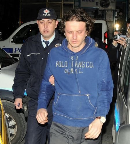 Polisten Kaçarken Polis Aracına Çarptılar
