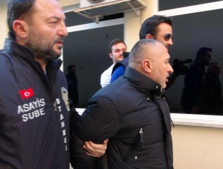 Polisten kaçarken rögara düştü