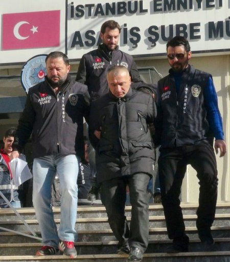 Polisten kaçarken rögara düştü