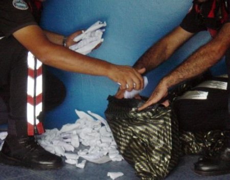 Polisten Kaçmaya Çalışan Şahıstan 1,5 Kilogram Esrar Ele Geçirildi