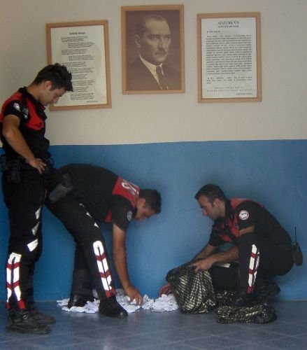 Polisten Kaçmaya Çalışan Şahıstan 1,5 Kilogram Esrar Ele Geçirildi