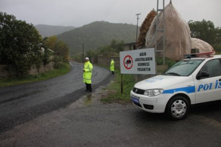 Polisten köprü nöbeti