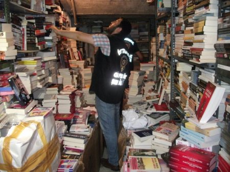 Polisten 'Korsan Kitap' Operasyonu