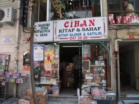 Polisten 'Korsan Kitap' Operasyonu