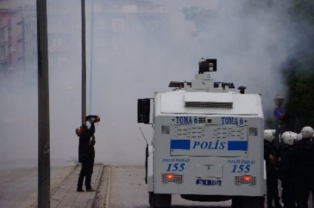 Polisten öğrencilere gazlı müdahale
