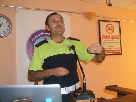 Polisten Öğrencilere Trafik Eğitimi
