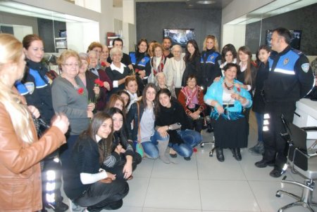 Polisten örnek davranış: Dede, Nine, Torun Buluşması