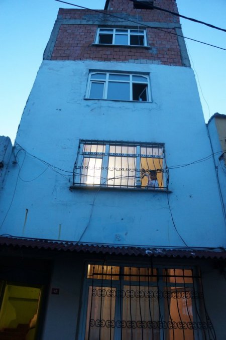 Polisten uyuşturcu tacirlerine şafak baskını