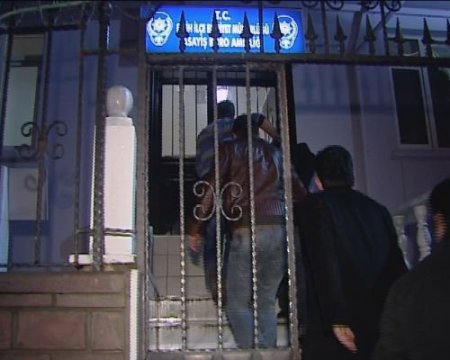 Polisten Uyuşturucu Satıcılarına Şok Baskın