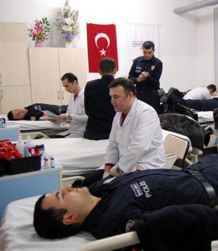 POMEM öğrencileri kan bağışında bulundu