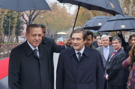 Portekiz Başbakanı Coelho'ya yağmurlu karşılama