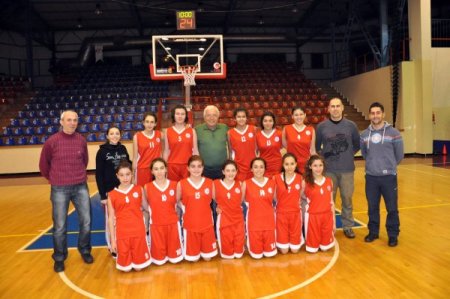 Posbıyık, bayan sporcuları yalnız bırakmadı