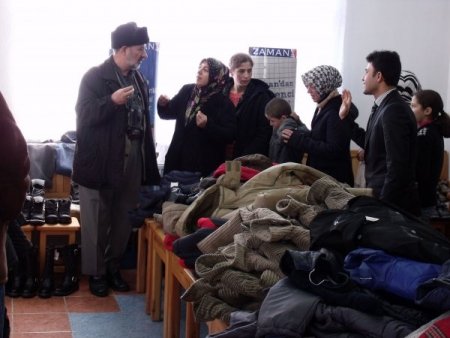 Posof Okuma Salonu, başarılı öğrencileri kıyafetle ödüllendirdi